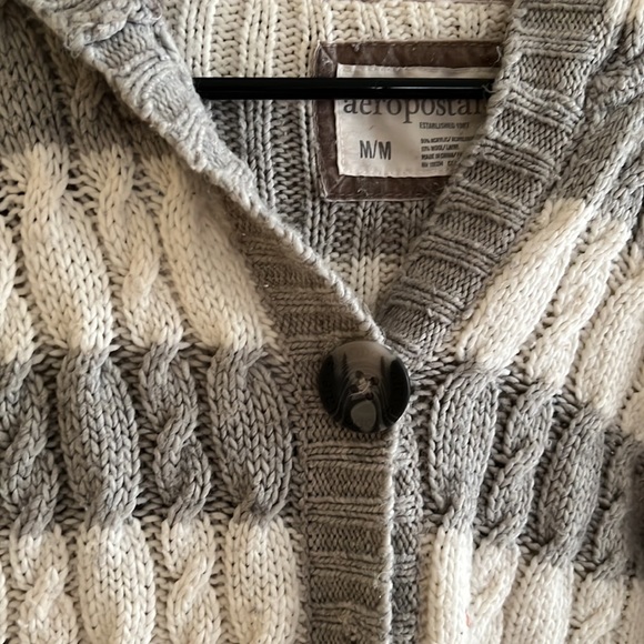 M/L Sweater - Picture 2 of 2